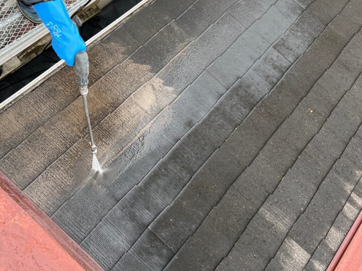 屋根：高圧洗浄