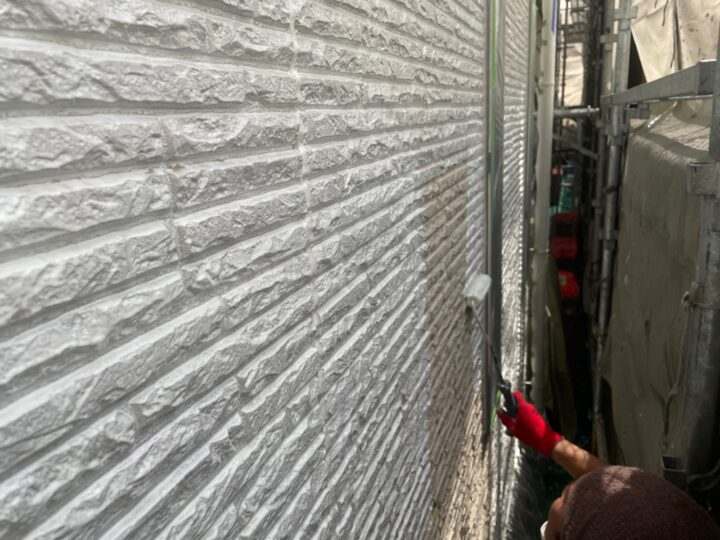 外壁：下塗り（１回目）