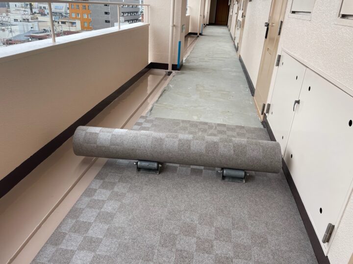 共用廊下：床シート貼替