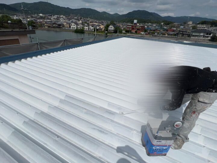 折板屋根：上塗り